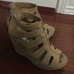 Wedge BCBGENERATION SIZE 6